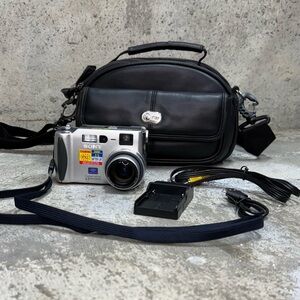 Sony Cyber-shot DSC-S70 Digital Camera Tested Zeiss Lens Retro Digicam